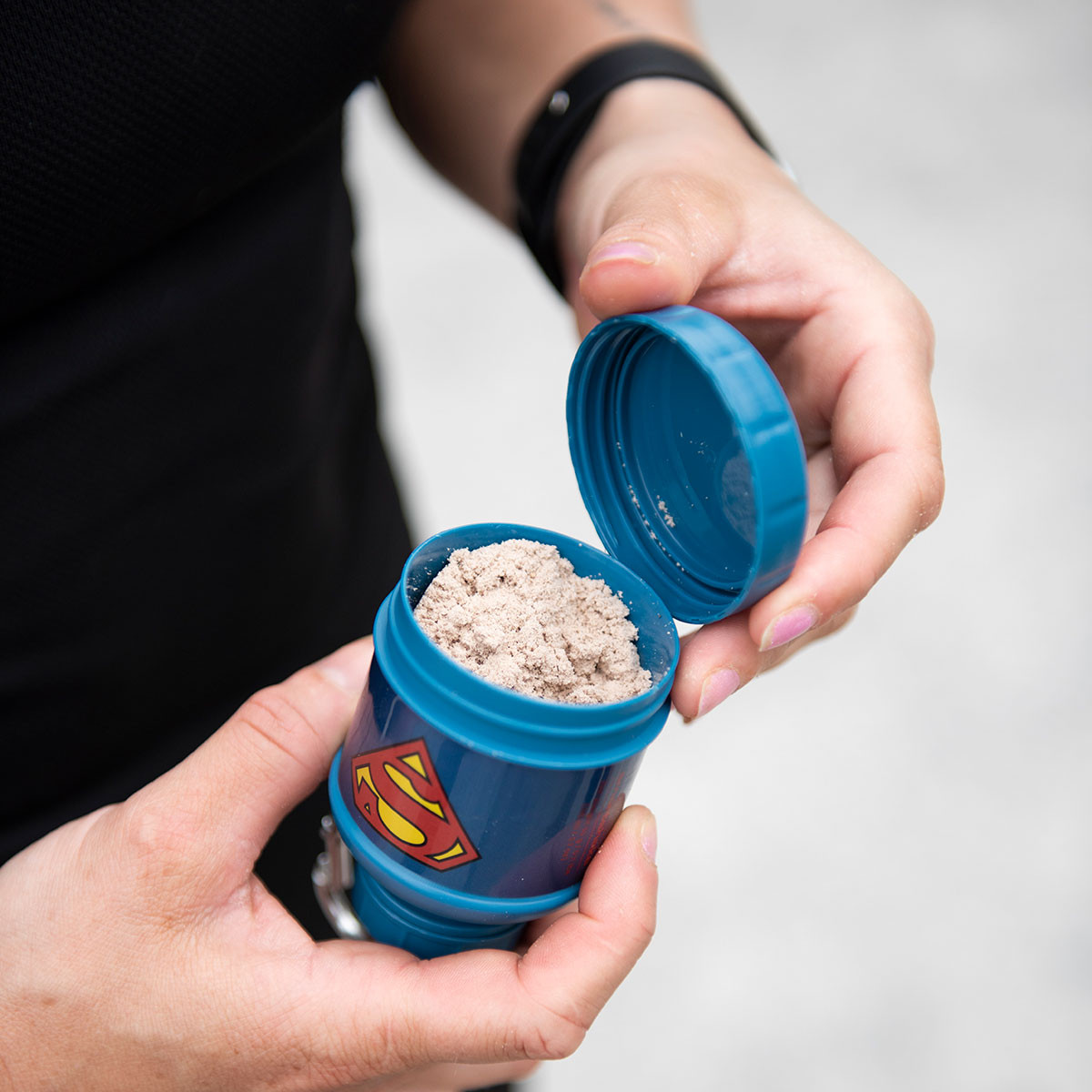 Smartshake Whey2GO Funnel Superman fehérje tartó 110 ml